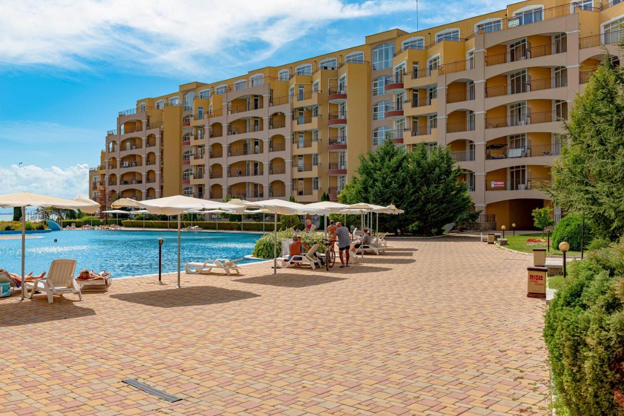 Menada Grand Resort Apartments Aheloy Extérieur photo